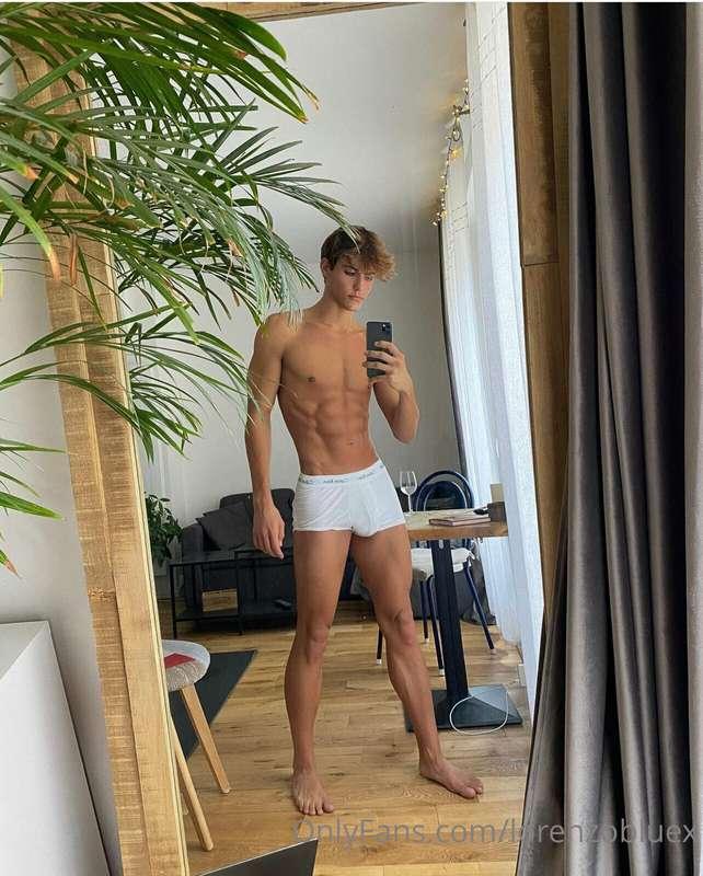 A little #bulge picture to start the day ;) I’ve been so hor..