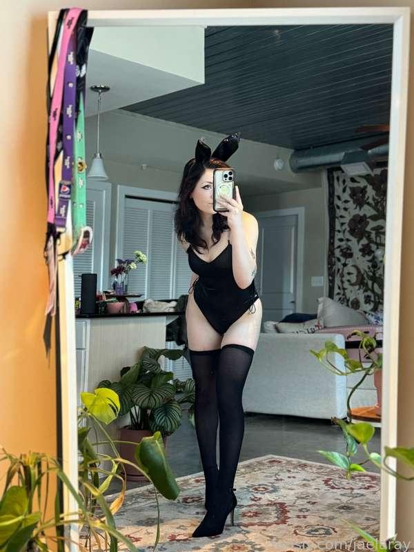 HI CUTIES I HAVE A BUNNY FEAST FOR YOUUUU 🐰🤤

Here’s my entire bun bun set! I’m sending out some smaller sets to subs now 😉 I hope you all enjoy and THANK YOU for all of the feedback on my last post! I just want to make sure I’m giving you guys what you want 😇🩵🩵🩵

#fyp #cosplay #bunny #bunnygirl #pale #curvy #pov #mirror #video #ppv 