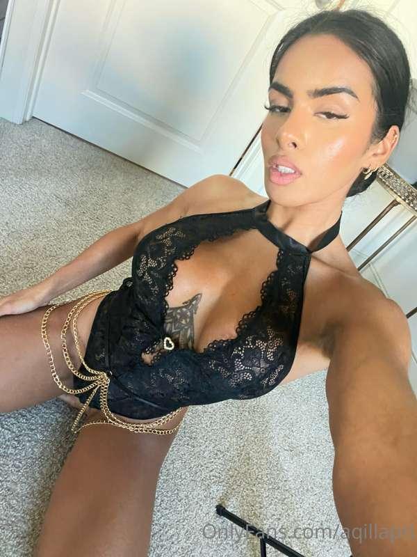 you can look but you cant touch 👀