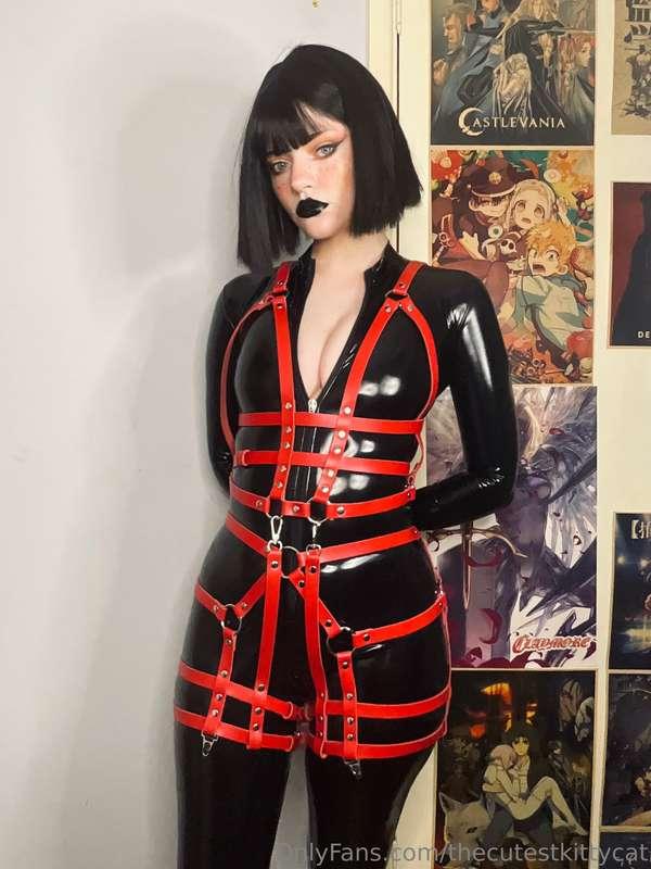 Does my red harness look best on my pvc catsuit or my latex ..