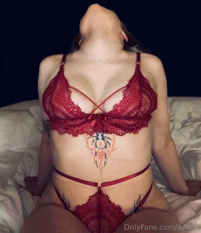 Which part of my body are you kissing first😘😏