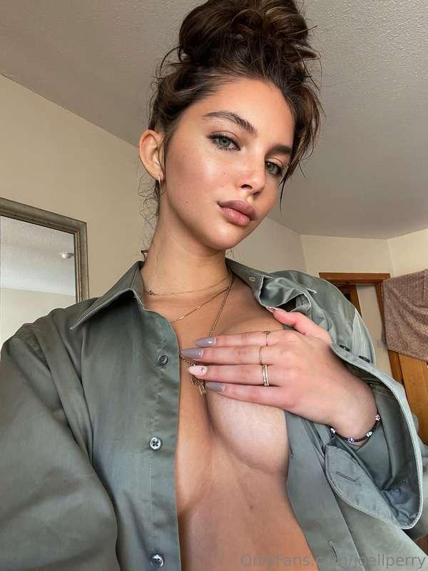 Don’t forget to check your messages, I send content daily😌😍