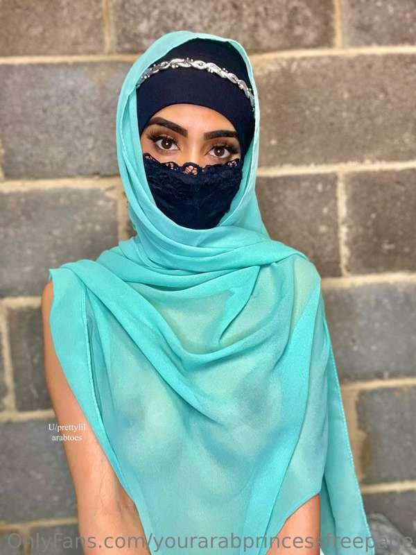 Only wearing my hijab today🫣

30% OFF right now on my VIP + ..