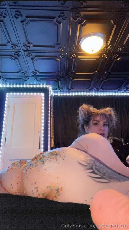 Frosting my birthday “cake” 🥳 Eating cupcakes off my titties..