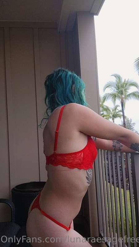 Hey babe! Do you want a G/G blowjob vid? I'm sending one out..