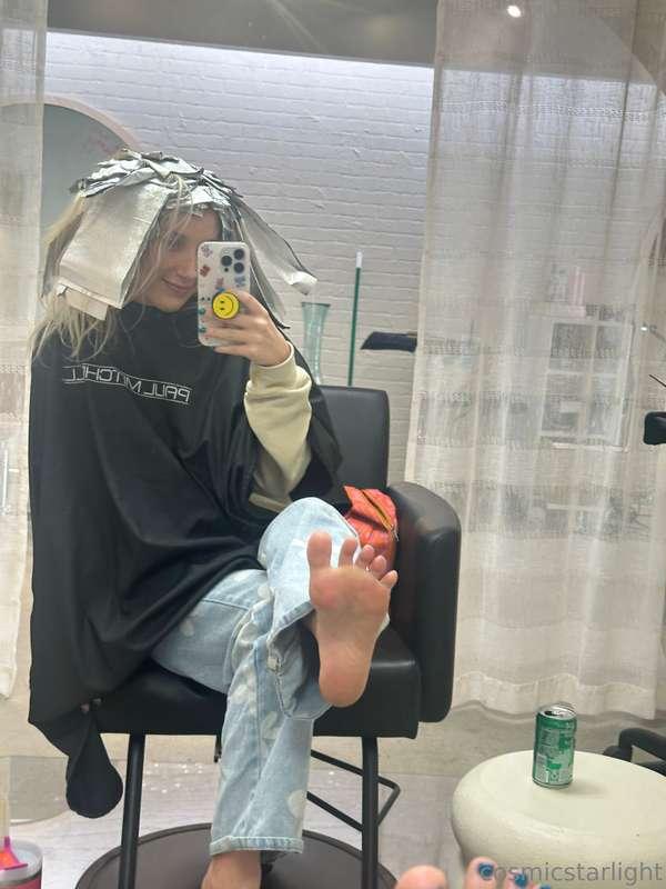 A lil naughty story in photos 💕Your gf goes to get her hair ..