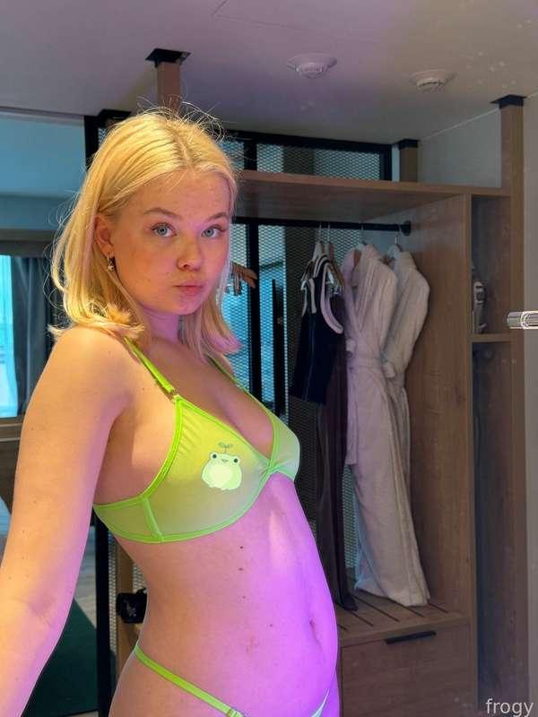 mm naked dancing with u sounds like perfect time together and we can touch each other anywhere we want😛


♡ #teen #tiny #cute #fyp #blonde #lingerie #smalltits #teentits #nipples ♡