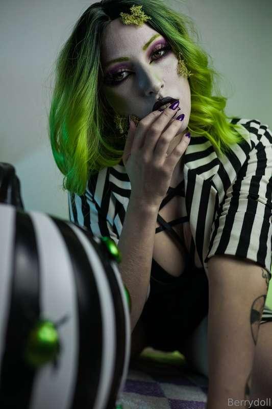 Say my name three times and I’ll be all yours 🪲🧃This Beetlej..