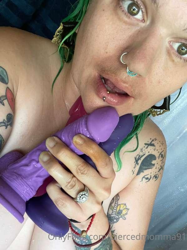 Come play with purple friends in the shower 😻