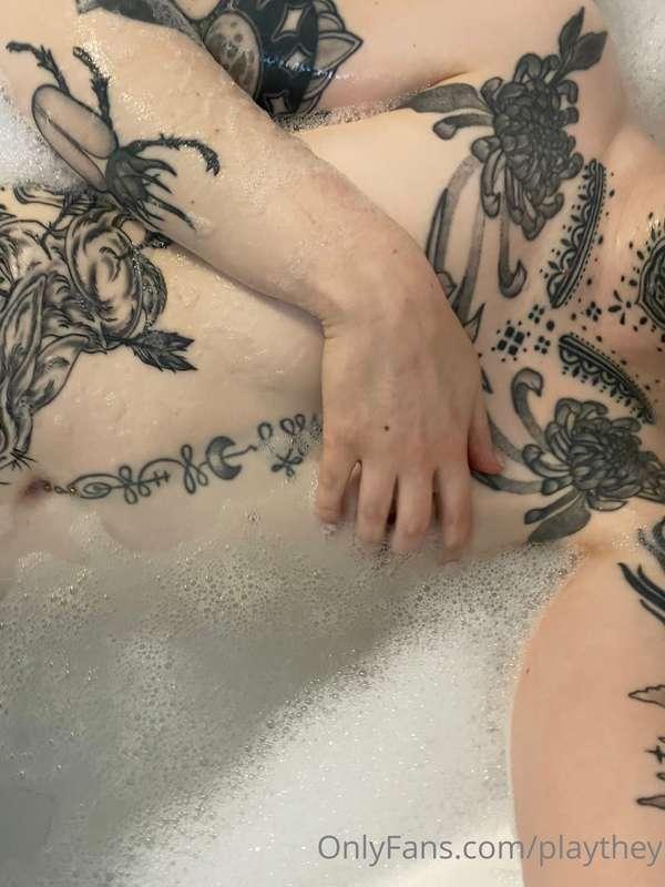 Been feeling kinda garbage lately but baths help