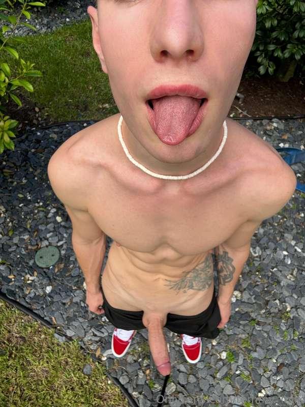 put it on my tongue 👅