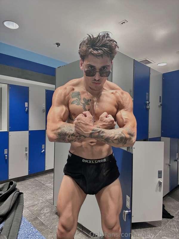 Yall want some new solo content. Show me how much you want i..