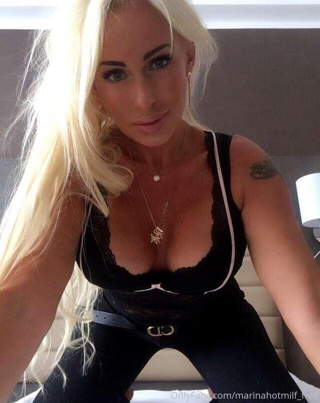 🔥🔥🔥 Hot Mommy in Black !!! 🔥🔥
Do you like my look today? 💋💋