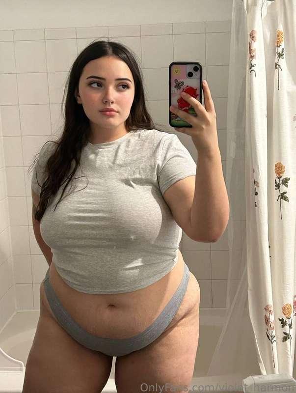 big titted 19 yr old @violet_harmon is being a total slut on..