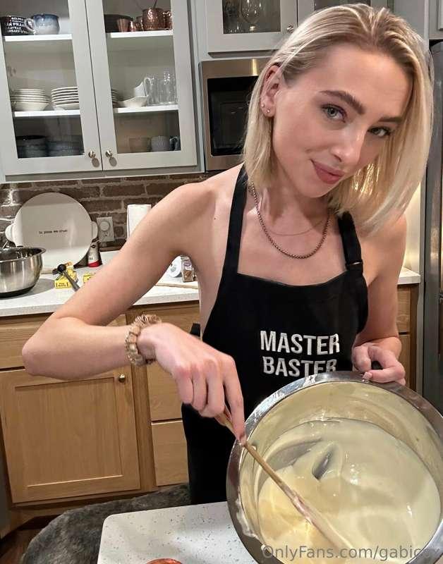 Hey, you want to lick it?…
Getting a cheesecake made for my ..