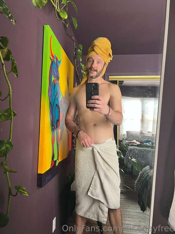 Fresh out the shower…who wants some dick?