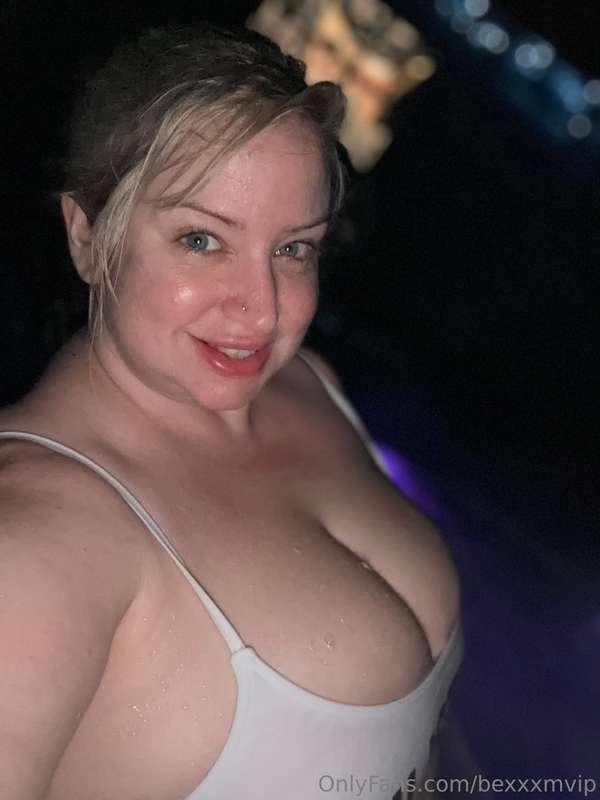 The water’s lovely, come on in. Don’t be shy 💦 