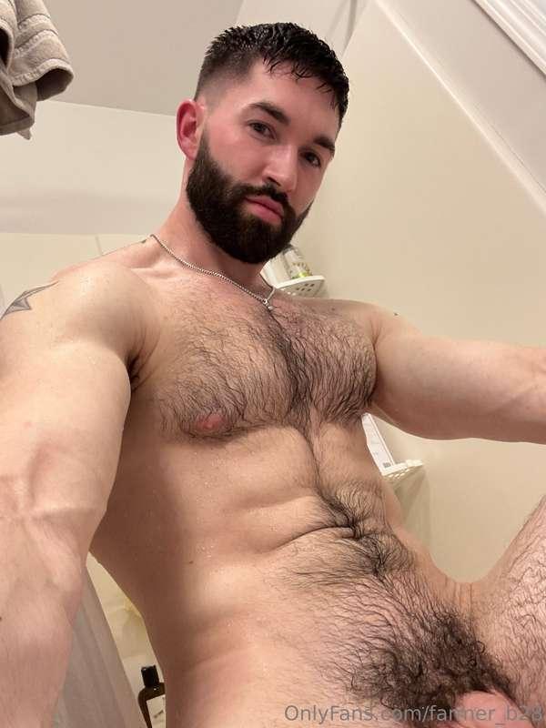 Who wants to get on their knees for me 😈