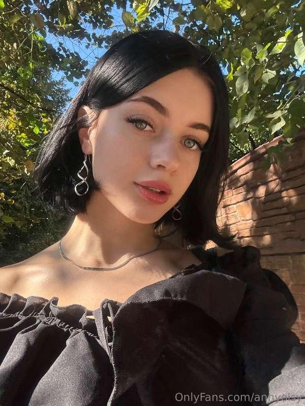 How's the weather?😏 Personally I'm having a wonderful one. I..