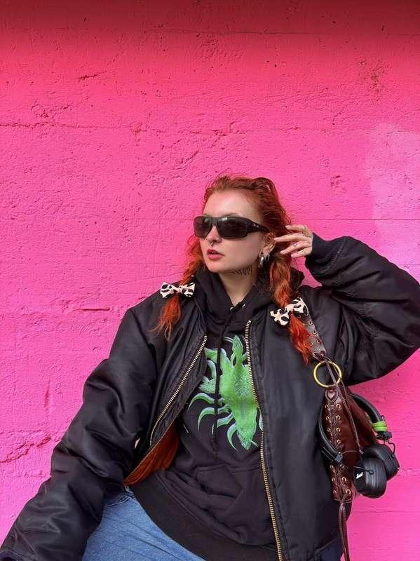 𝐅𝐑𝐄𝐄 𝐒𝐔𝐁𝐒𝐂𝐑𝐈𝐏𝐓𝐈𝐎𝐍 @glitch_girl sexy crazy slut fucks all her..