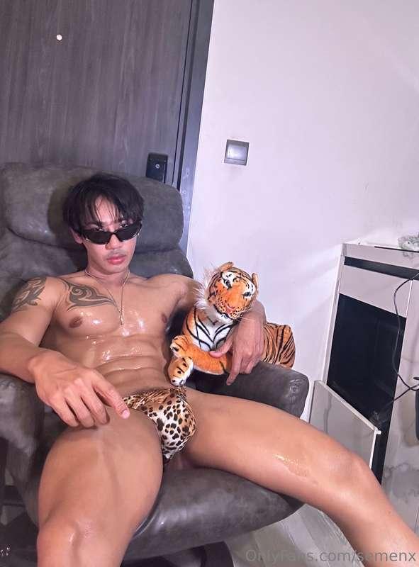🐅🐅🐅Hello dear members. Today we come with pants in a tiger p..