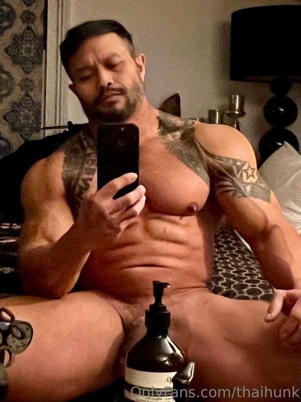 Can u put that moisturizer on my c*** please and work it up ..