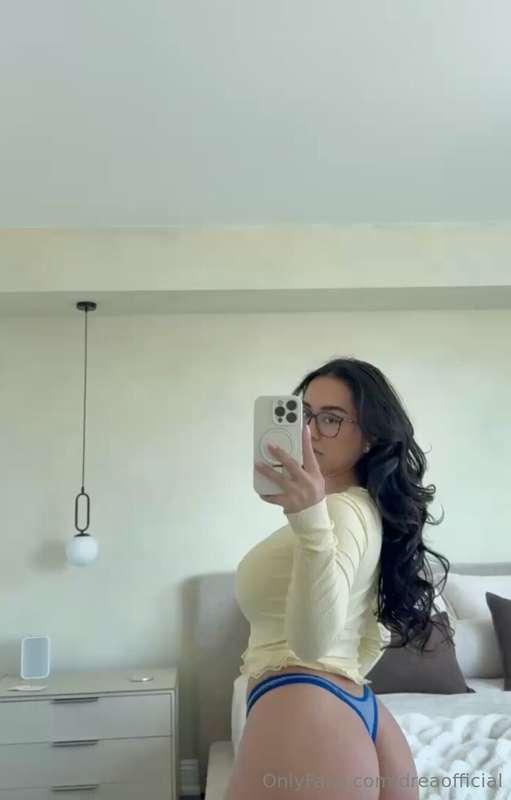 🤓 Hey babe! Hit my DMs for my latest content 🫶🏼✨