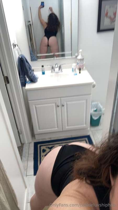 Quick bathroom selfie ;)