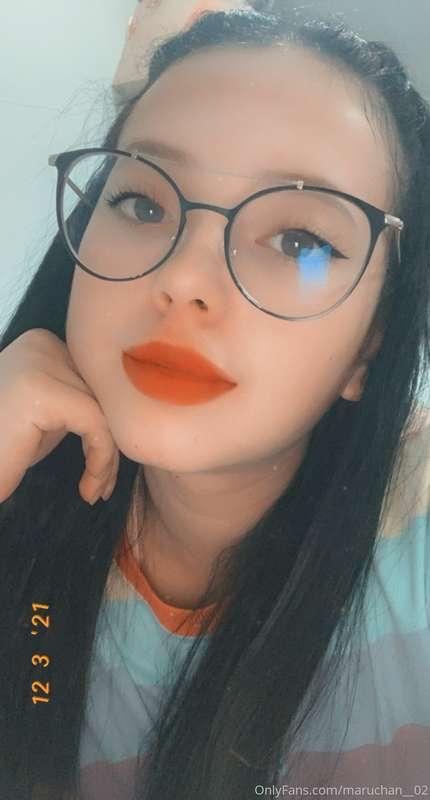 Red lips, kiss me 👄
