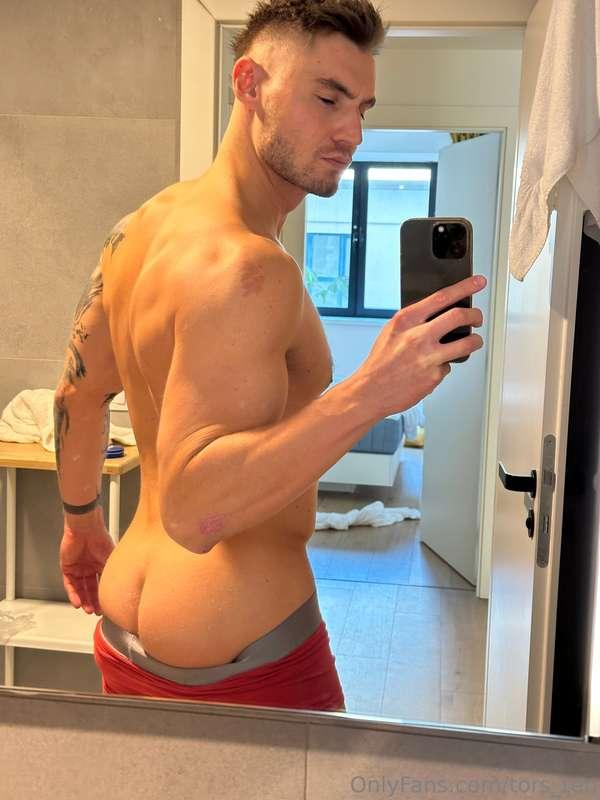 Anyone know any cleaning service ? Just joking, look at that..