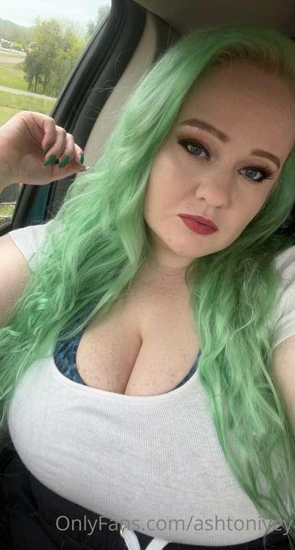 Good morning my lovelies 💚 shot a bunch of great content yes..