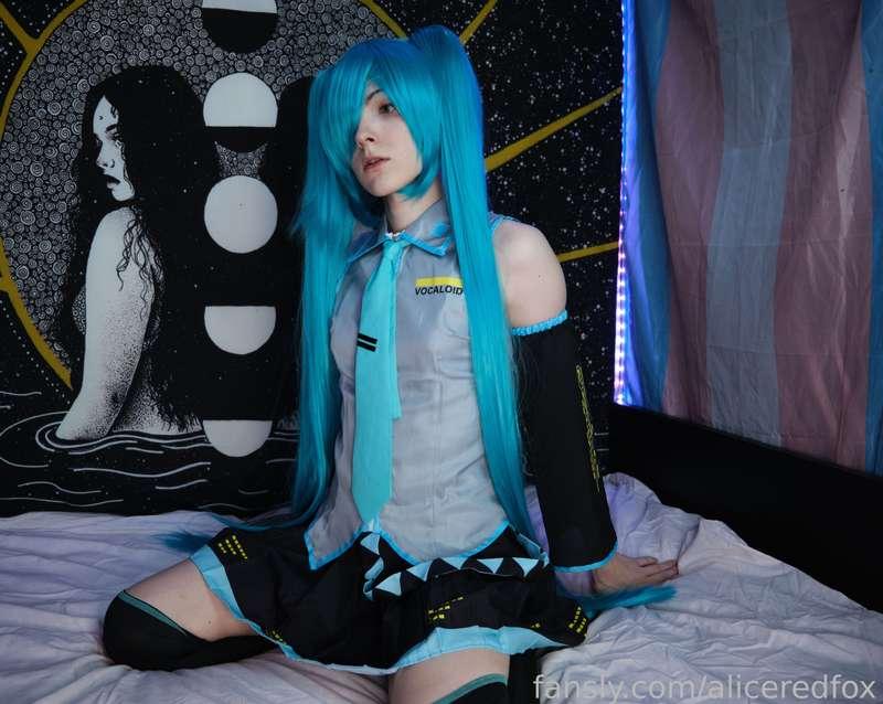 aliceredfox image #17