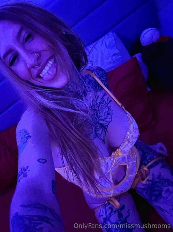 Fiz uma sessão privada cheia de fotos e vídeos e vou enviar ..