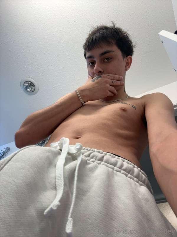 LIKE if you notice the buldge 👀
