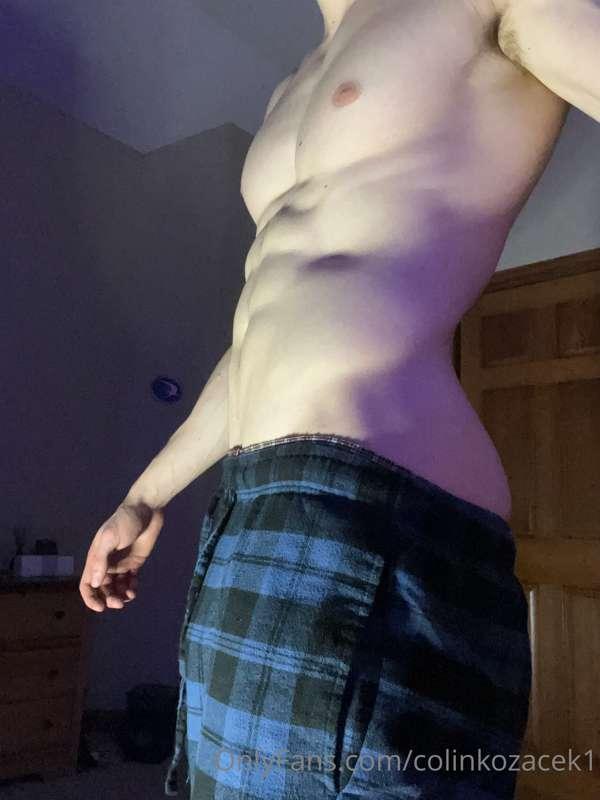 Cum see my fat booty https://onlyfans.com/colinkozacek