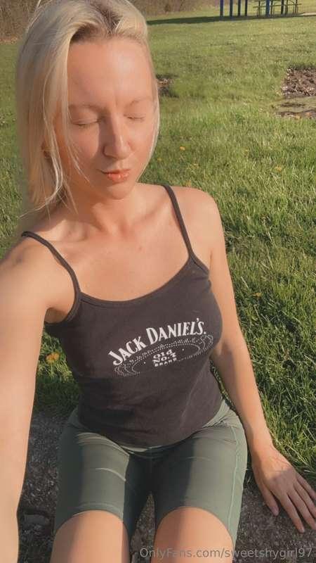 Suns out, tits out 🤪🔥