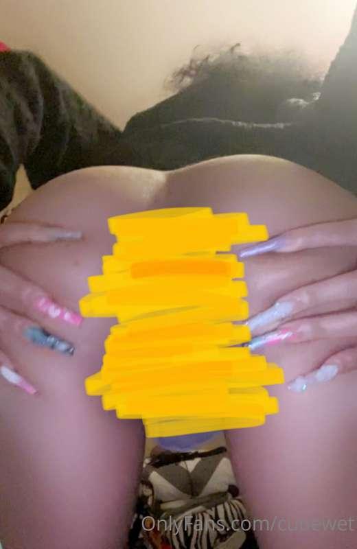 twerking and speeding ass cheeks no underwear 🥧