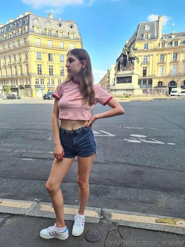 A walk in the city is an opportunity to plunge into its atmo..