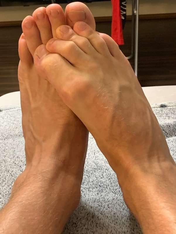 Any feet lovers here? 🦶🏻😋