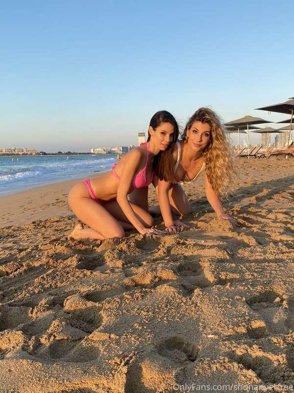 Beach babes 🏖 @budaibrigi
