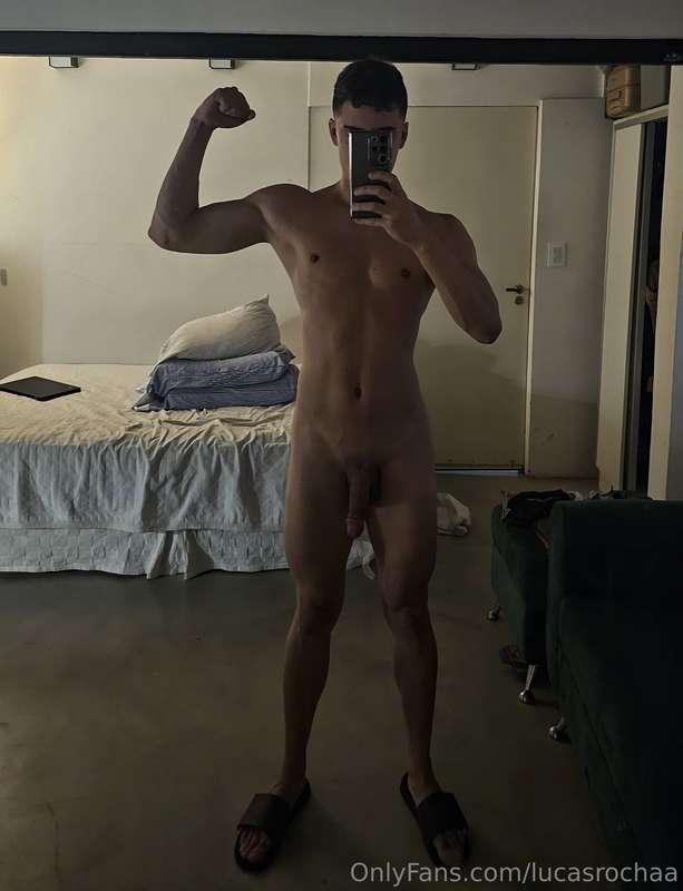 @alphatwunk hung and tall male into:Real life Dom | Financia..