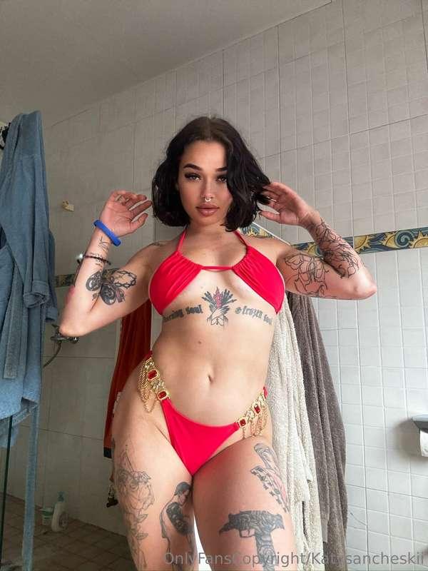 Te gusta el rojo amor? O mejor me lo quito?😏😏😈