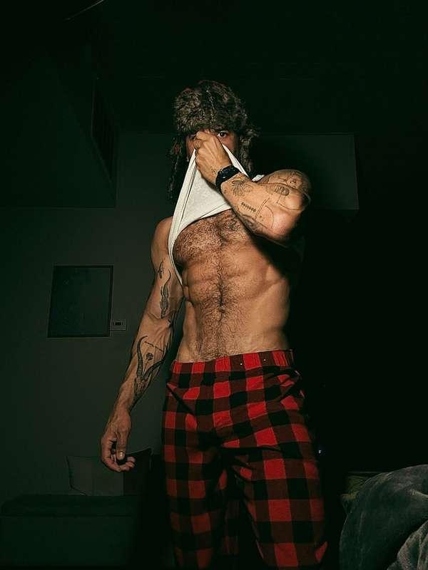 Come sit on daddy’s face and tell him what you want for Chri..
