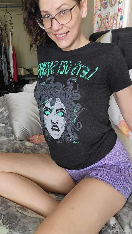 Tight purple shorts make my ass look bigger 💕