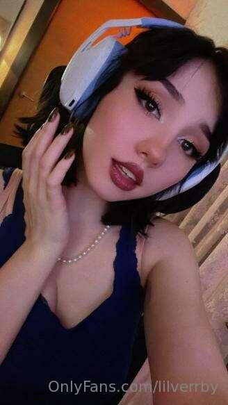 live on twitch !! lets flirt/chat
https://www.twitch.tv/lilv..
