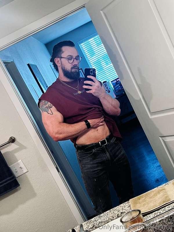Daddy is feelin horny today 🥵 cum watch my livestream 30 min..