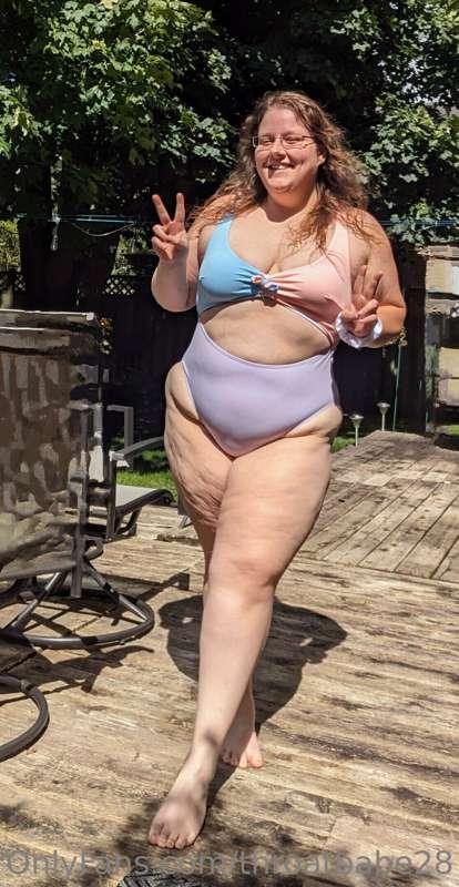 Hot tubs and high times on a relaxing Sunday with my friend...