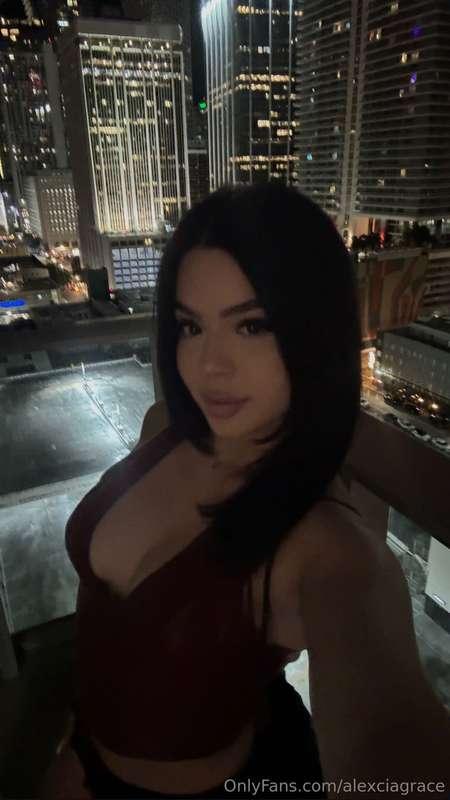 imagine backshots on this balcony😩