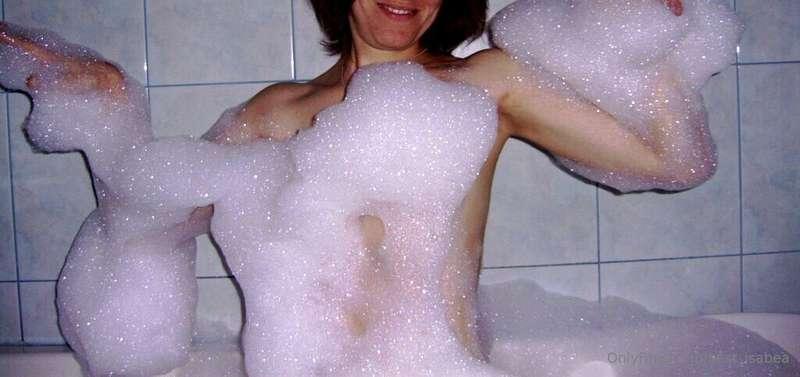 Fun bubble bath. Can you enjoy it like me?