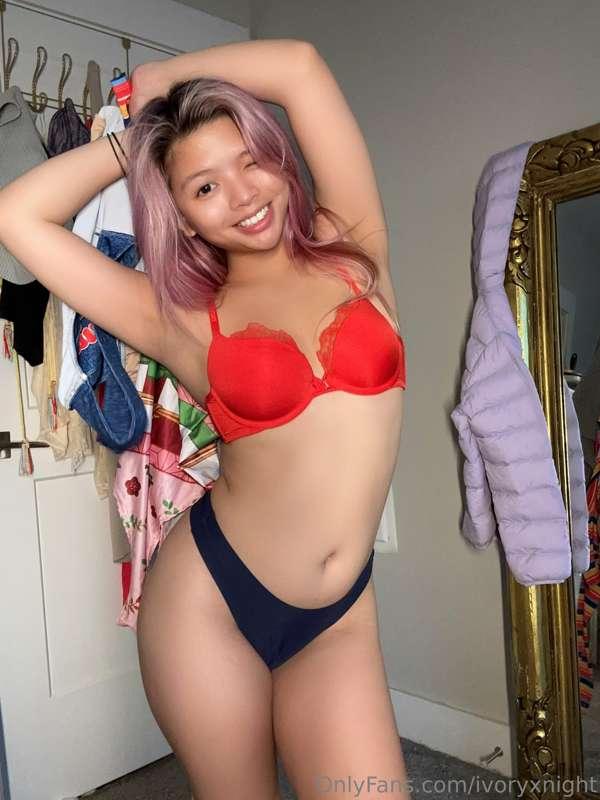 Help! Trying out sexy halloween costumes, check you DMs and ..